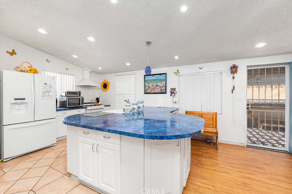 38457 Glenbush Ave, Palmdale CA  93550-4315 exterior