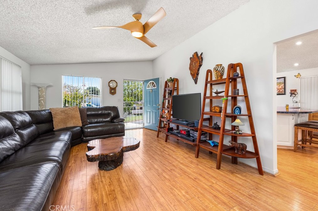 38457 Glenbush Ave, Palmdale CA  93550-4315 exterior