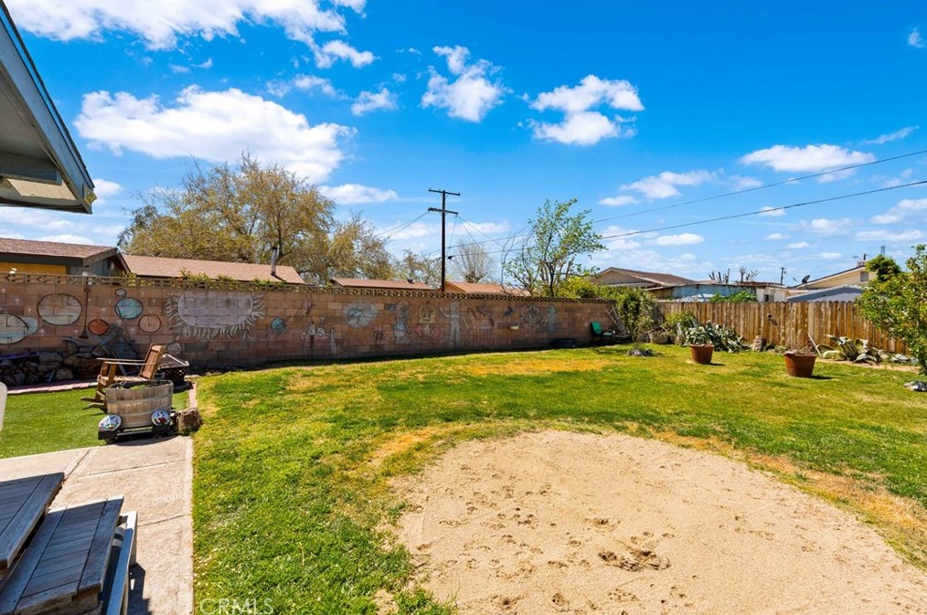 38457 Glenbush Ave, Palmdale CA  93550-4315 exterior