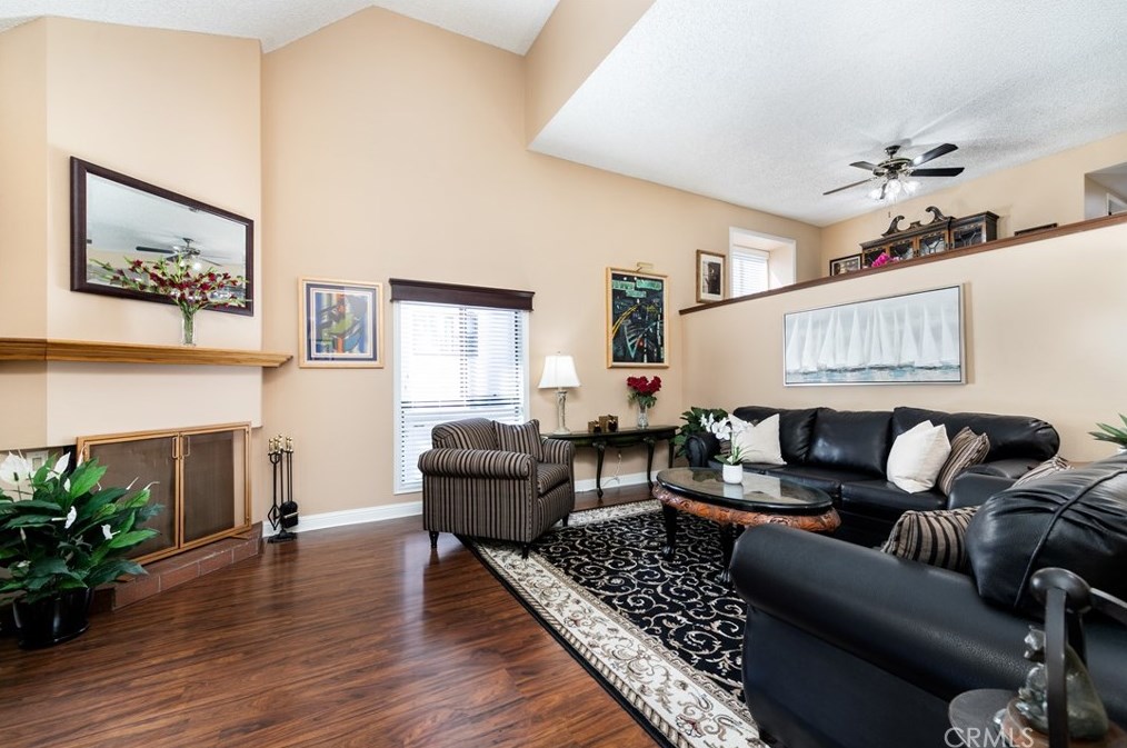 15171 Magnolia Blvd, Van Nuys, CA 91403-1241
