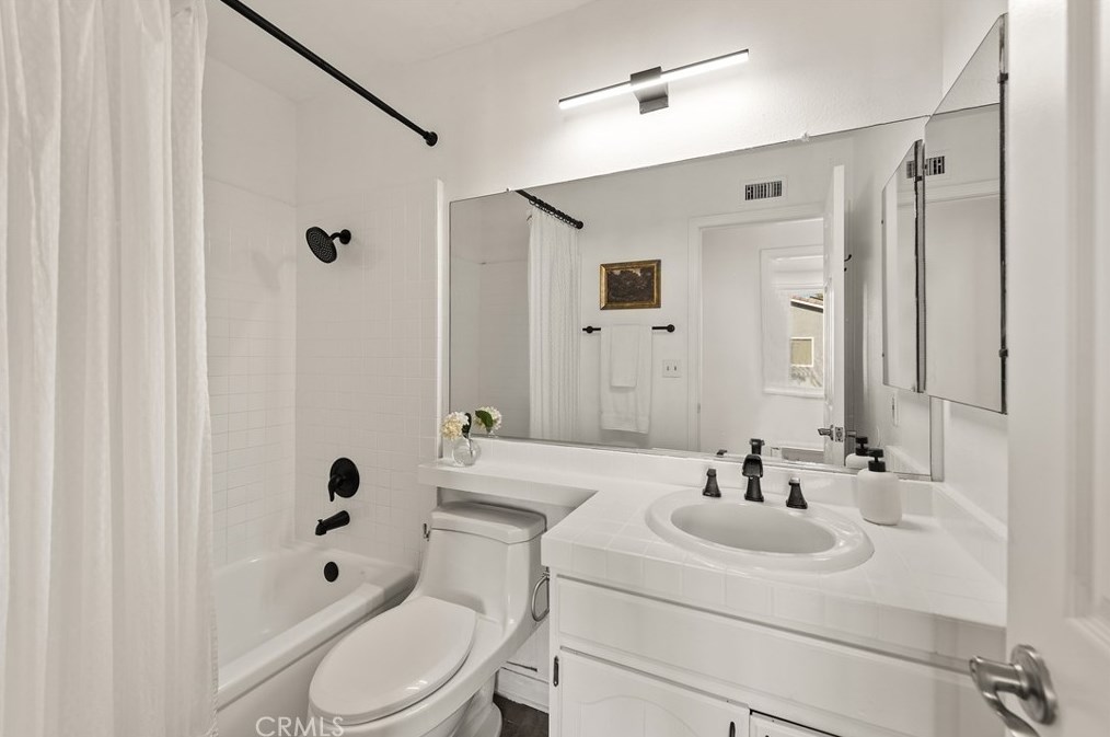 2906 Rob Ct, Thousand Oaks CA exterior