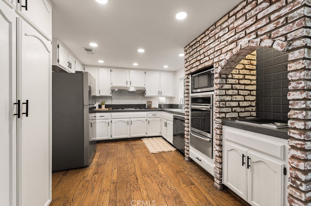 2906 Rob Ct, Thousand Oaks CA exterior