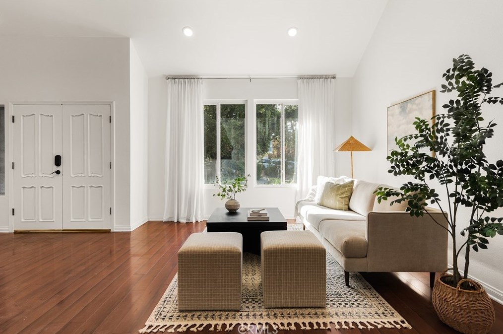 2906 Rob Ct, Thousand Oaks CA exterior