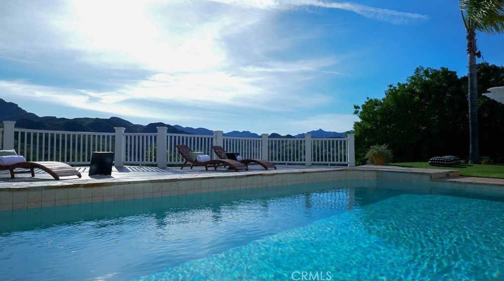 3563 Twin Lk Rdg, Thousand Oaks CA  91361-3928 exterior