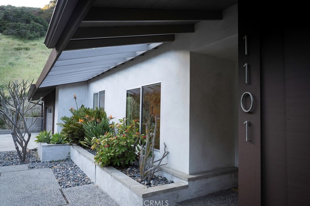 1101 San Luis Rey Dr, Glendale CA  91208-1943 exterior