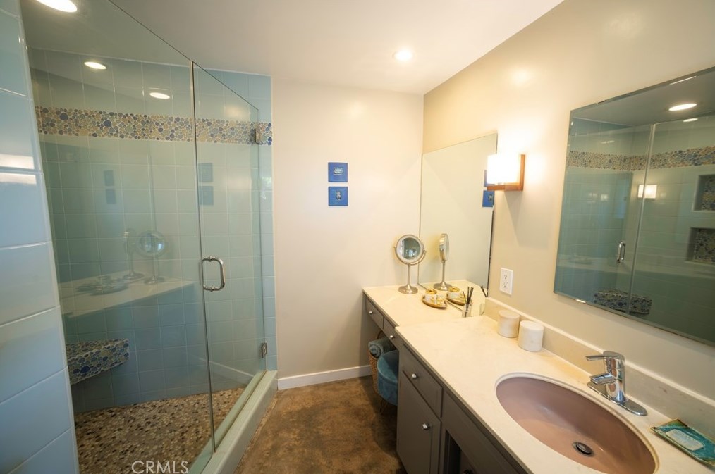 1101 San Luis Rey Dr, Glendale CA  91208-1943 exterior