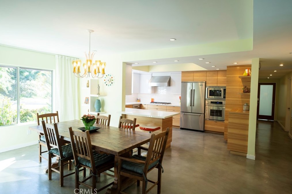 1101 San Luis Rey Dr, Glendale CA  91208-1943 exterior