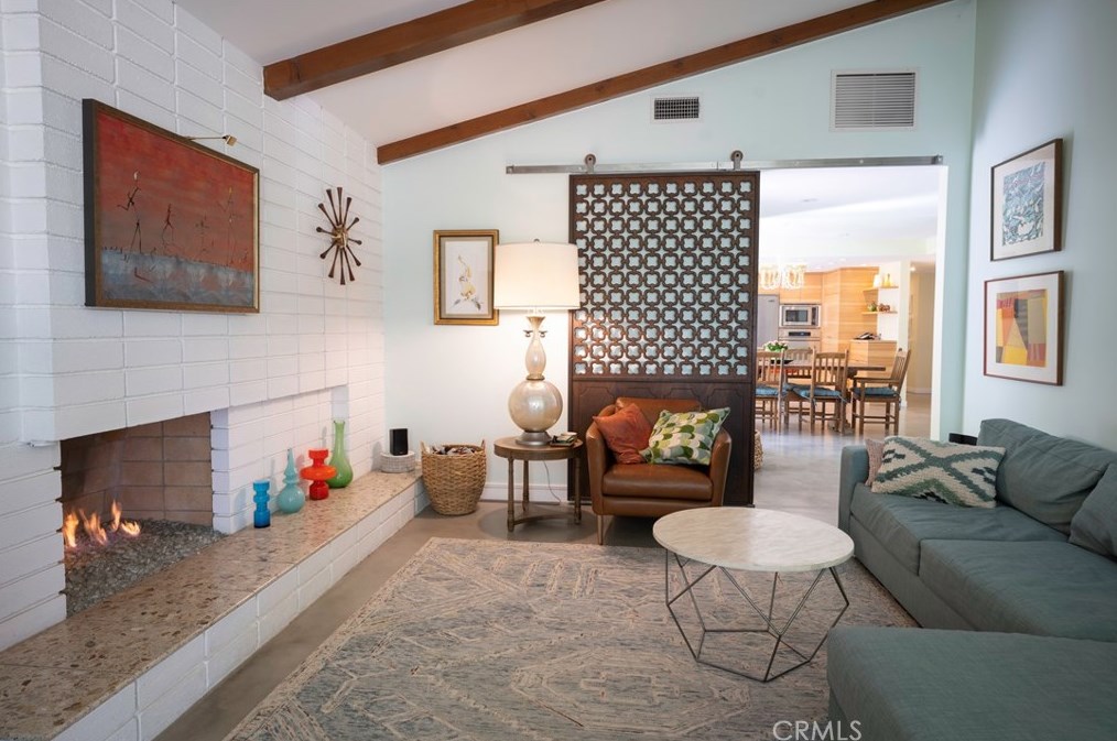 1101 San Luis Rey Dr, Glendale CA  91208-1943 exterior