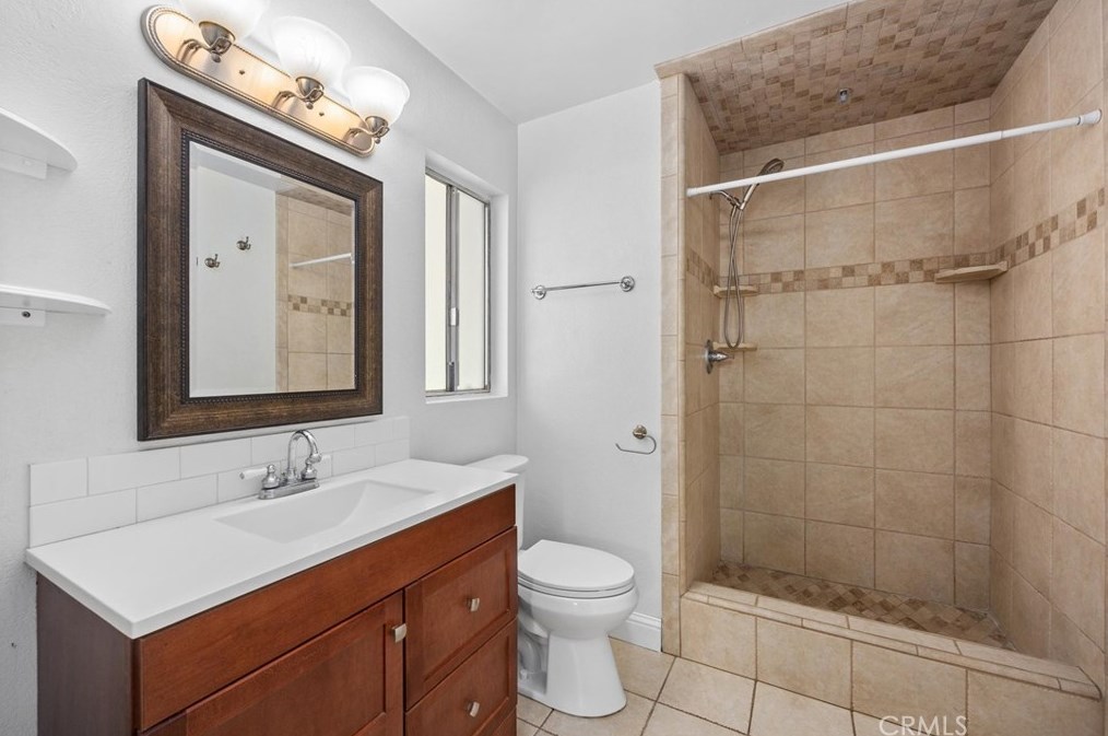 3812 Curry Ct, Bakersfield CA  93309-6272 exterior