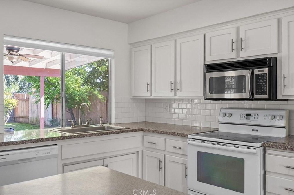 3812 Curry Ct, Bakersfield CA  93309-6272 exterior