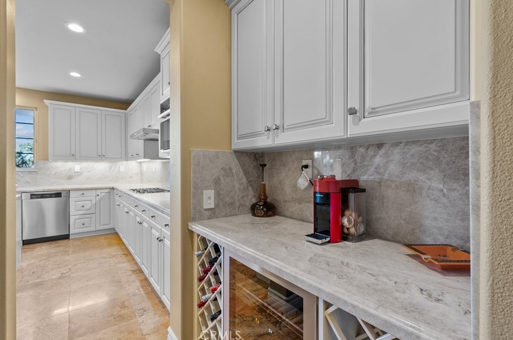 26832 Pine Hollow Ct, Santa Clarita CA  91381-0615 exterior