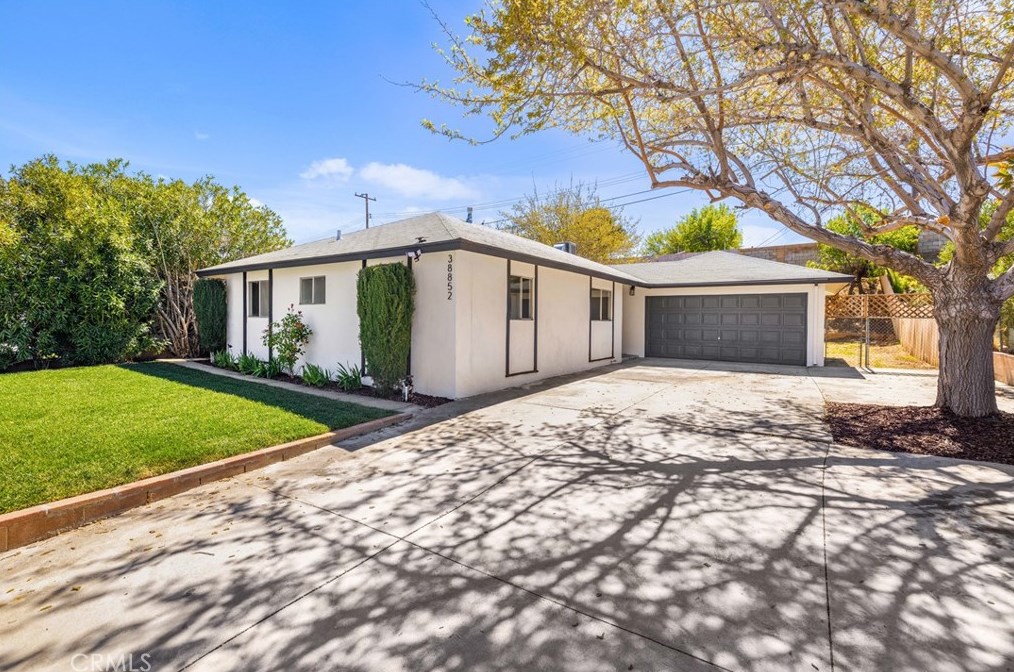 38852 Foxholm Dr, Palmdale, CA 93551