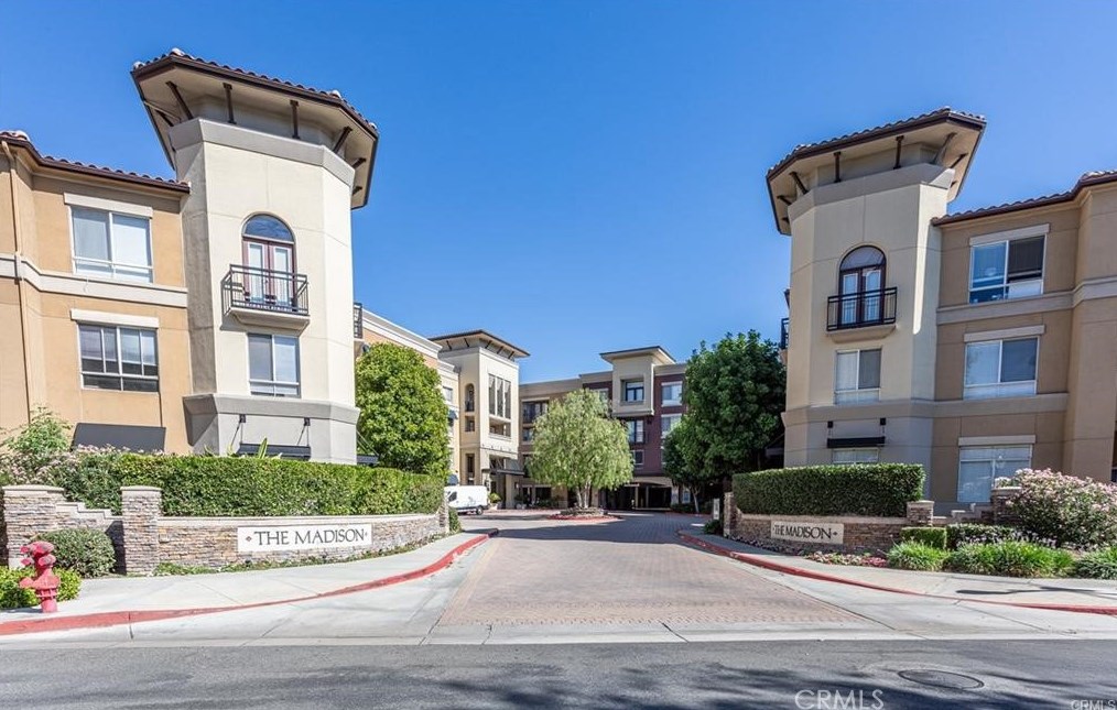 24535 Town Center Dr, Santa Clarita, CA 91355-1368