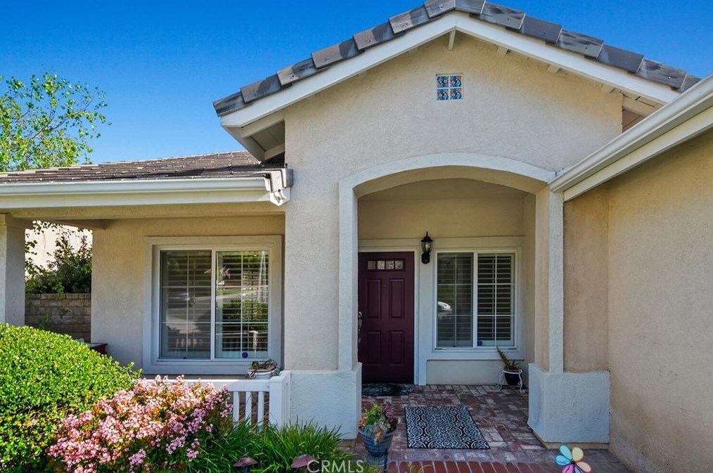 30385 Falls Dr, Santa Clarita, CA 91384