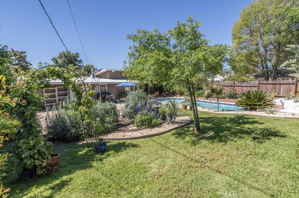 17057 Tribune St, San Fernando CA  91344-4936 exterior