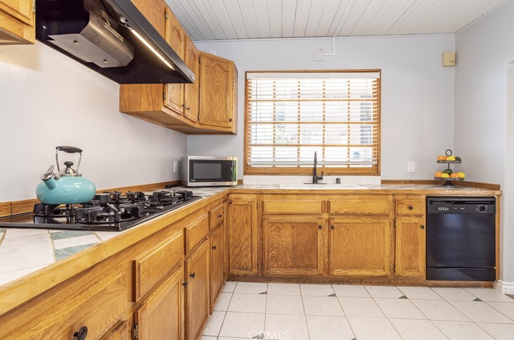 17057 Tribune St, San Fernando CA  91344-4936 exterior