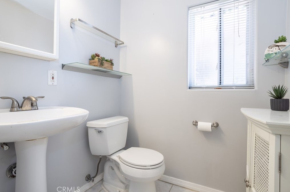 17057 Tribune St, San Fernando CA  91344-4936 exterior