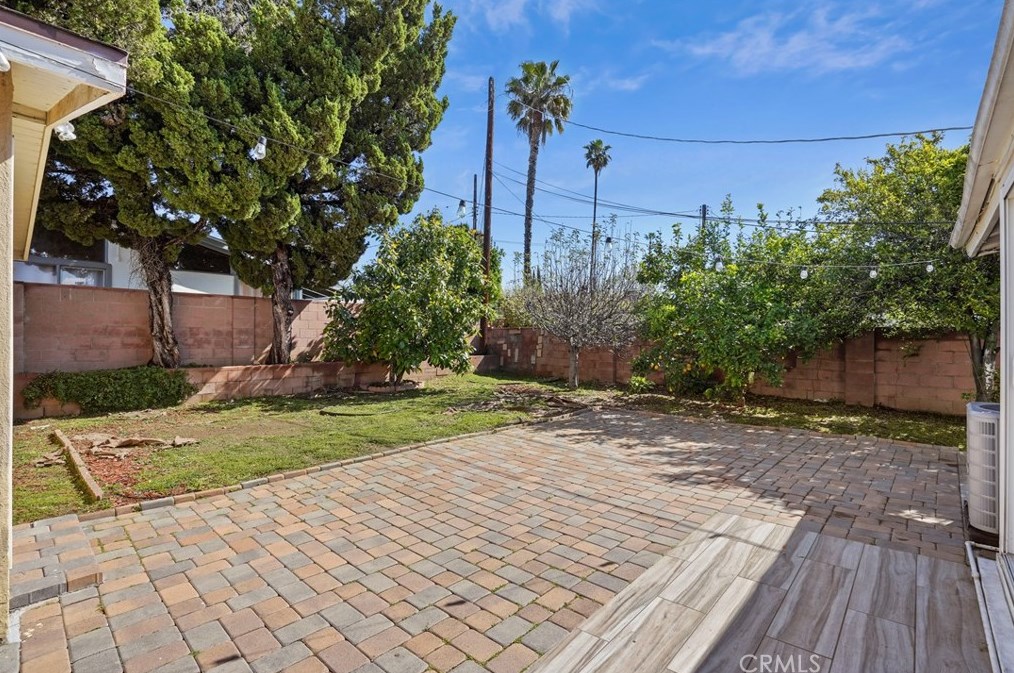 18167 Cantara St, Los Angeles CA  91335-1010 exterior