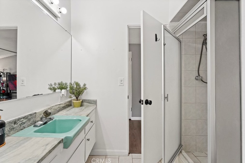 18167 Cantara St, Los Angeles CA  91335-1010 exterior