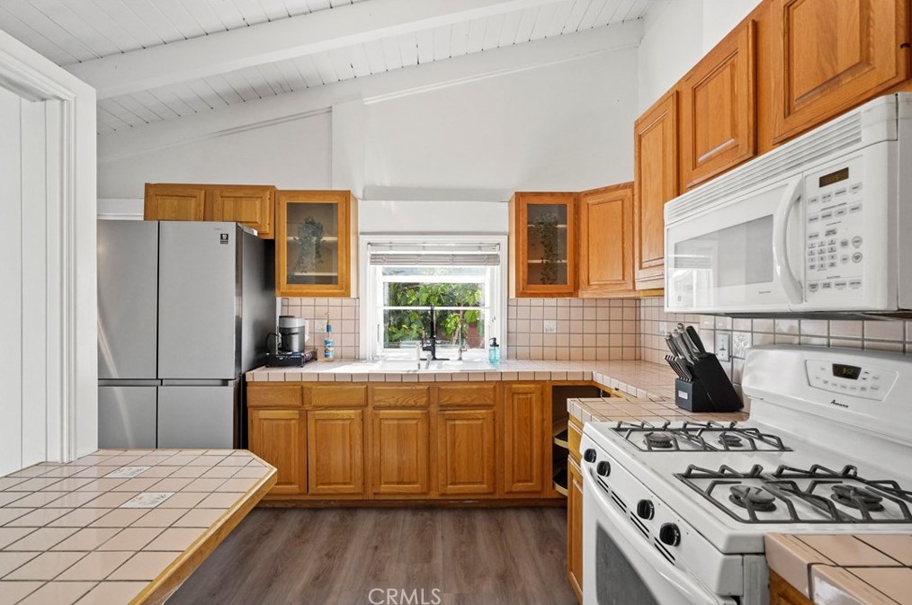 18167 Cantara St, Los Angeles CA  91335-1010 exterior