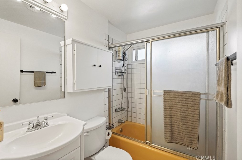 18167 Cantara St, Los Angeles CA  91335-1010 exterior