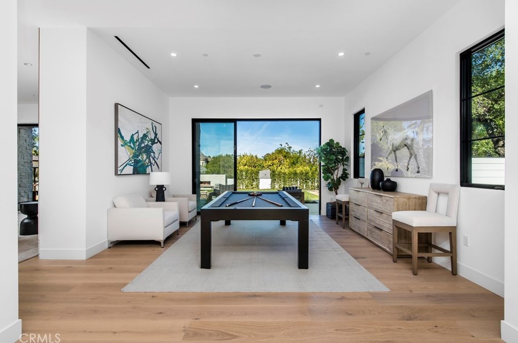 5015 Otis Ave, Los Angeles CA  91356-4210 exterior