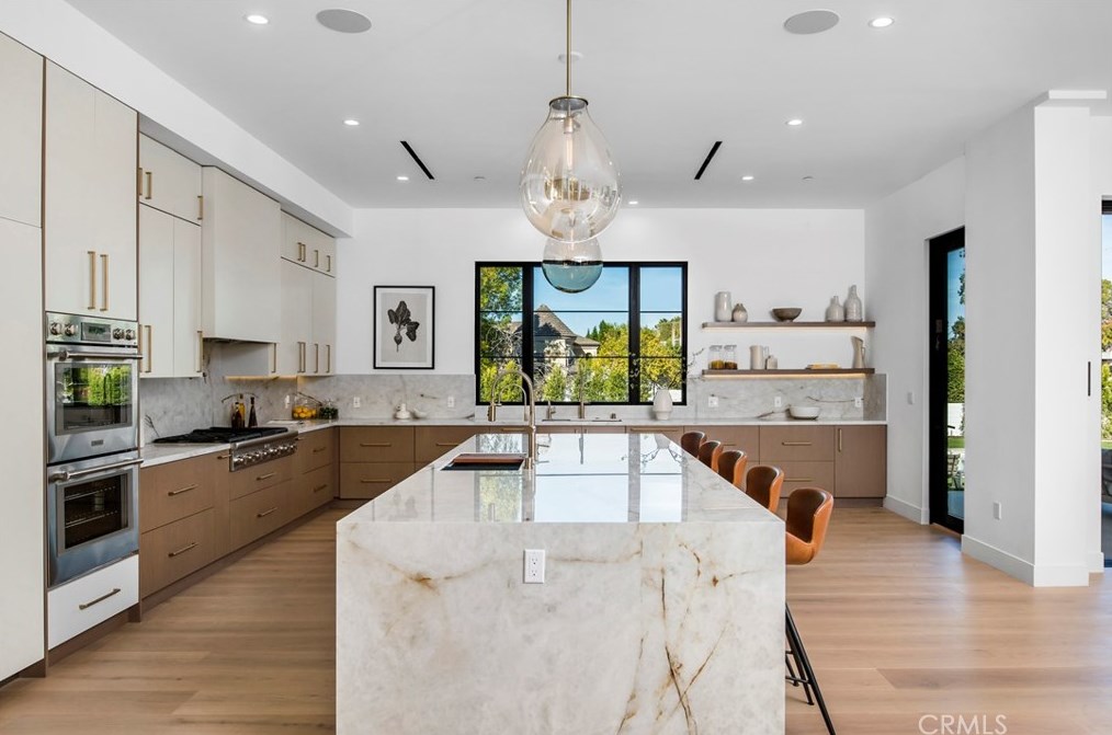 5015 Otis Ave, Los Angeles CA  91356-4210 exterior