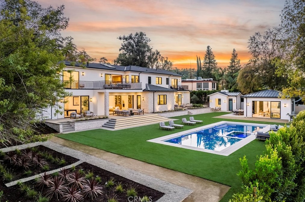 5015 Otis Ave, Los Angeles CA  91356-4210 exterior