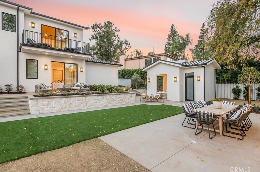 5015 Otis Ave, Los Angeles CA  91356-4210 exterior
