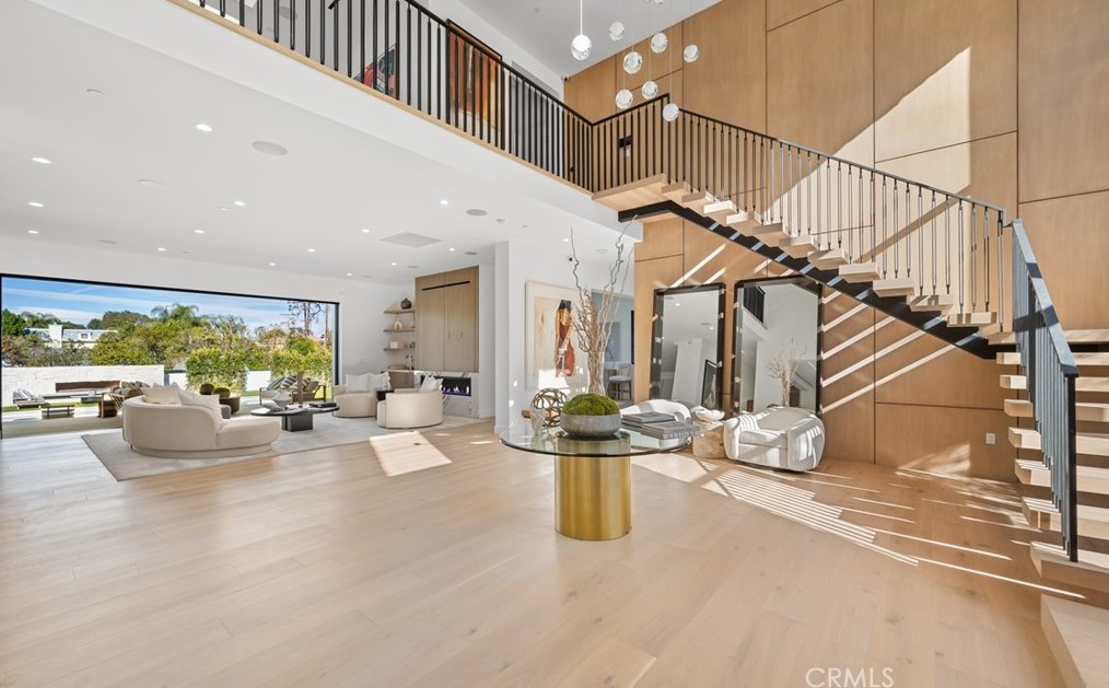 5015 Otis Ave, Los Angeles CA  91356-4210 exterior