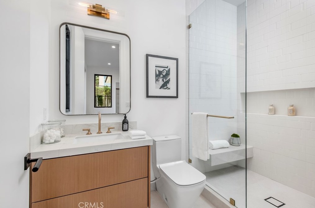5015 Otis Ave, Los Angeles CA  91356-4210 exterior