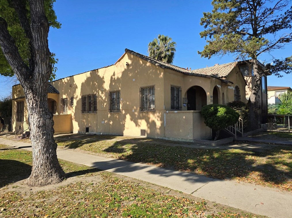 8405 Mckinley Ave, Los Angeles, CA 90001-3636