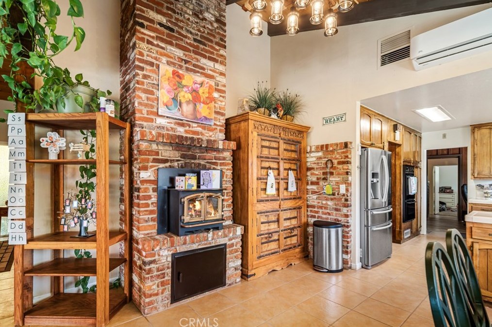 5605 Elizabeth Lake Rd, Palmdale CA  93551-7102 exterior