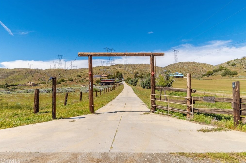 5605 Elizabeth Lake Rd, Palmdale CA  93551-7102 exterior