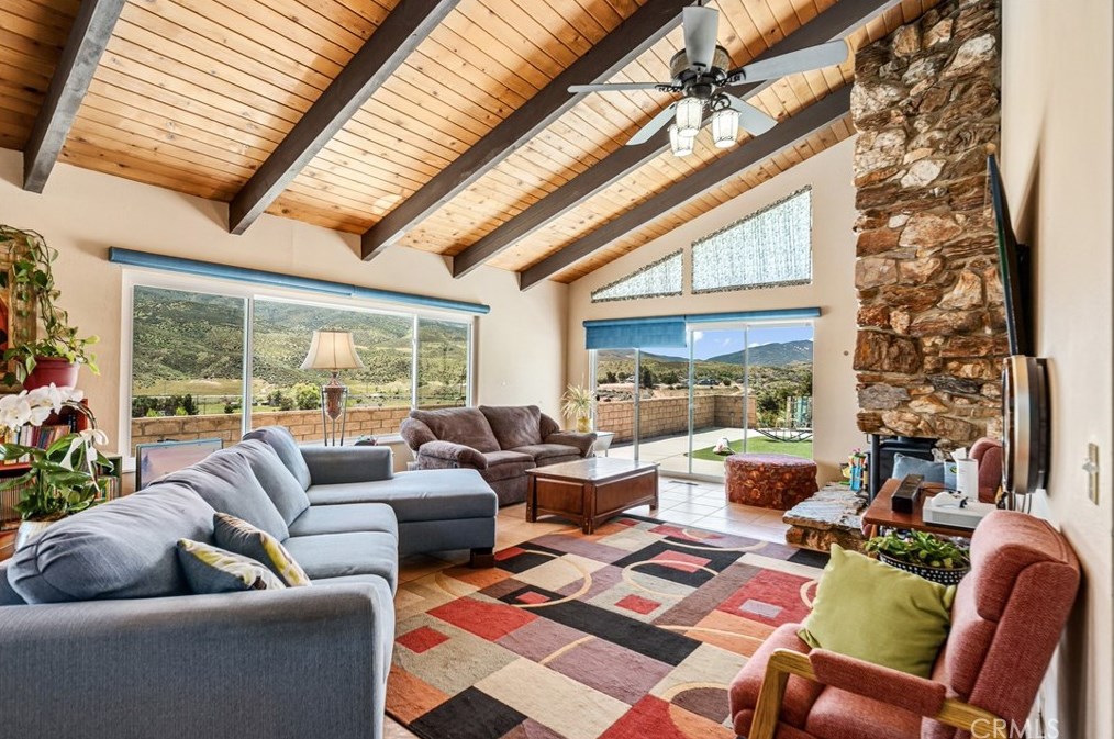 5605 Elizabeth Lake Rd, Palmdale CA  93551-7102 exterior