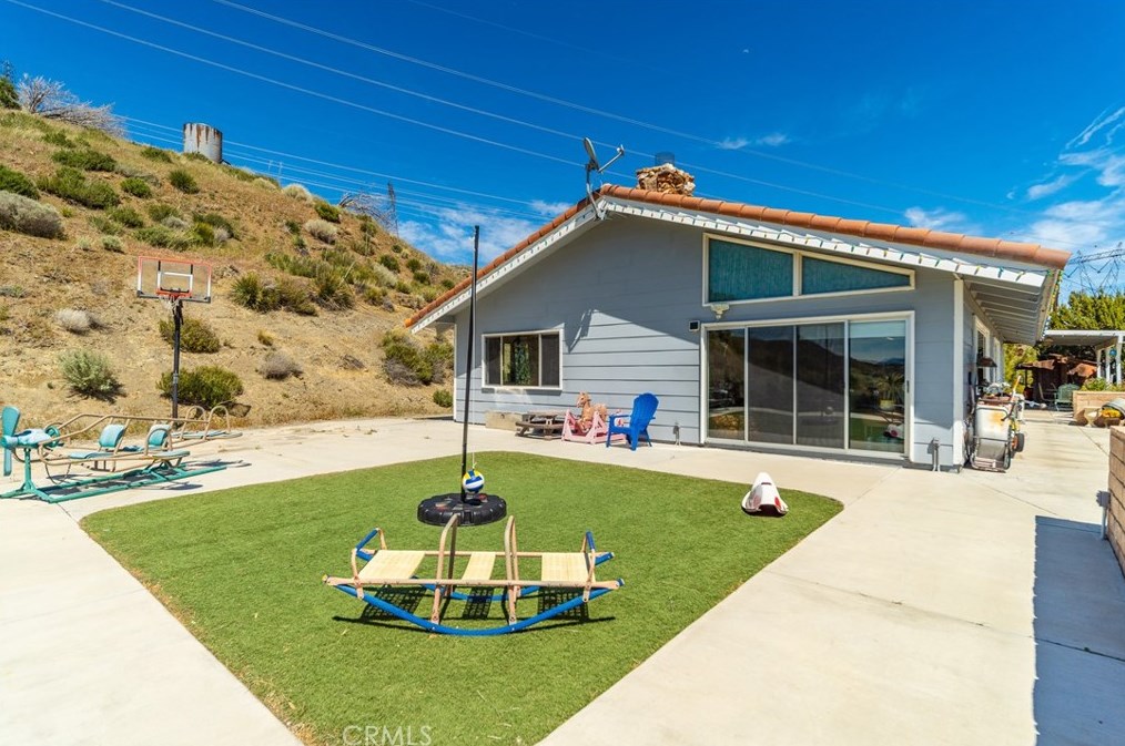 5605 Elizabeth Lake Rd, Palmdale CA  93551-7102 exterior