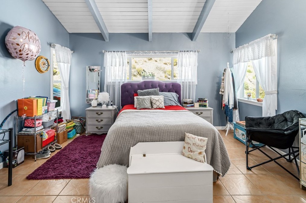 5605 Elizabeth Lake Rd, Palmdale CA  93551-7102 exterior