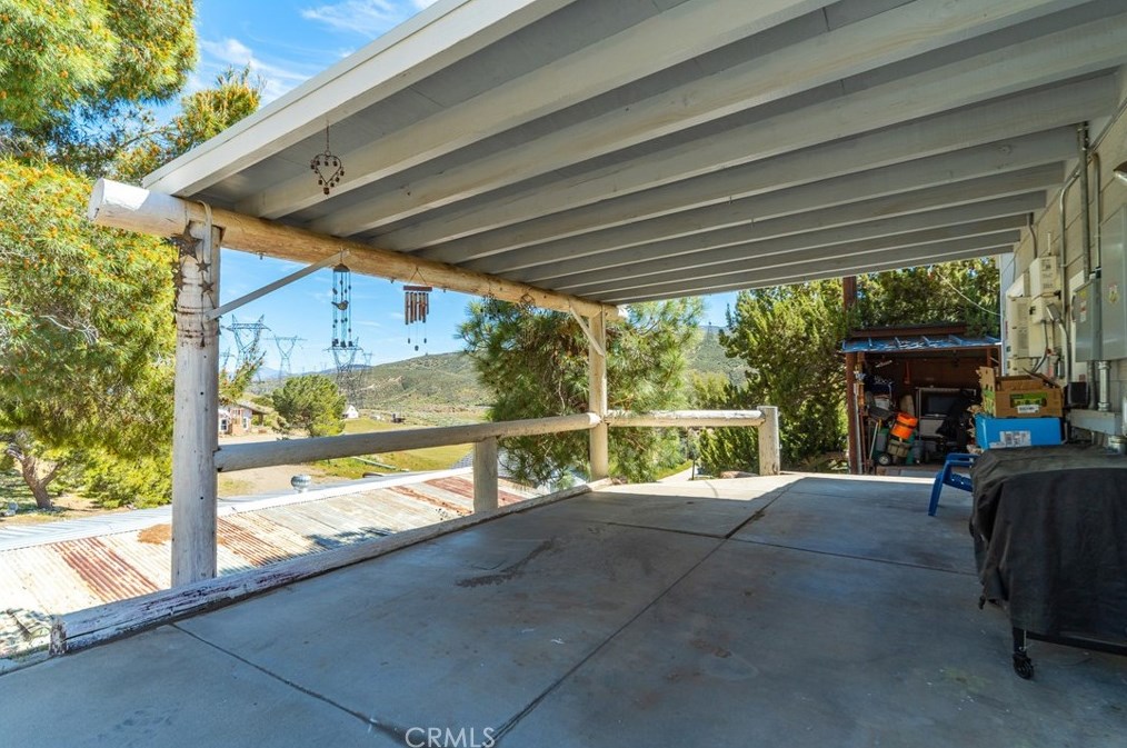 5605 Elizabeth Lake Rd, Palmdale CA  93551-7102 exterior