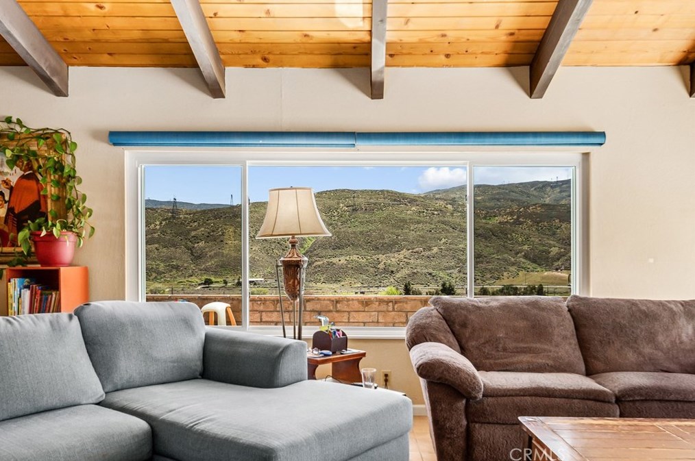 5605 Elizabeth Lake Rd, Palmdale CA  93551-7102 exterior