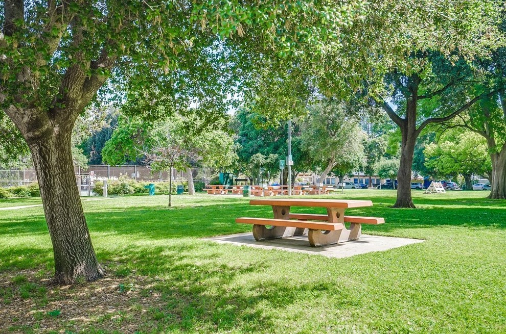 4949 Genesta Ave, Van Nuys CA  91316-3401 exterior