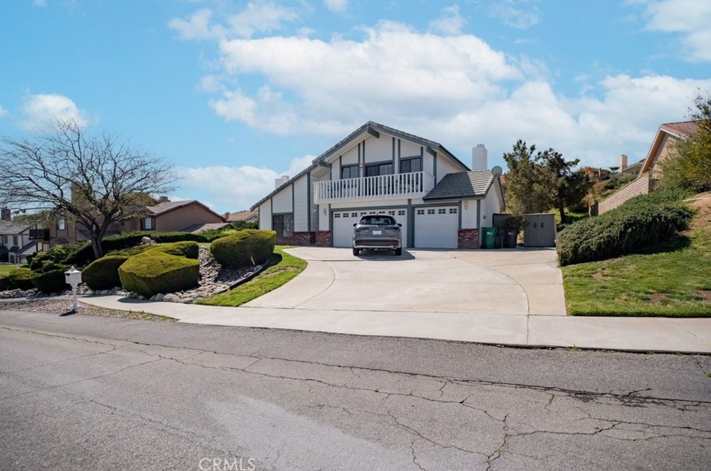 6724 Granada Dr, Palmdale, CA 93551