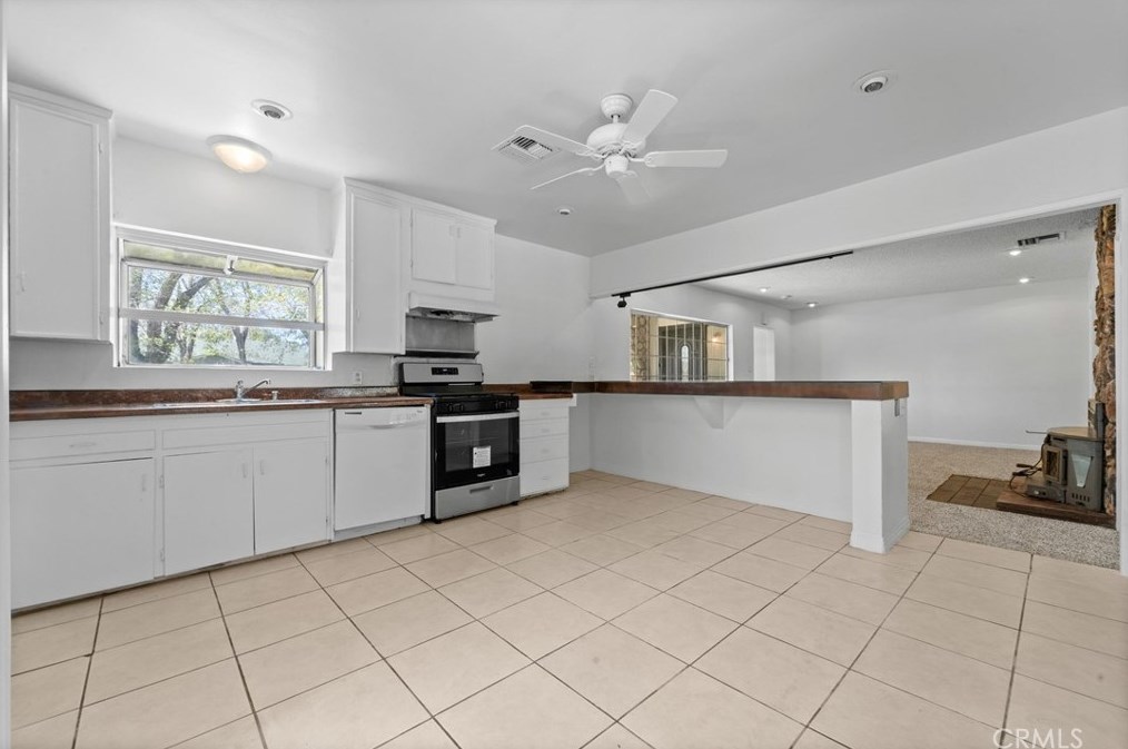 45010 Kingtree Ave, Lancaster CA  93534-2240 exterior