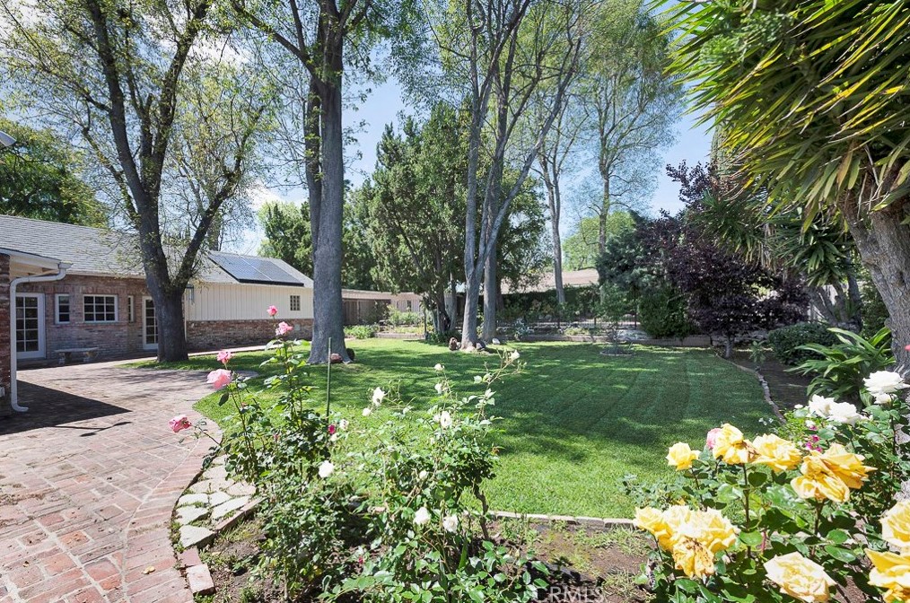 4443 Haskell Ave, Van Nuys, CA 91436-3110