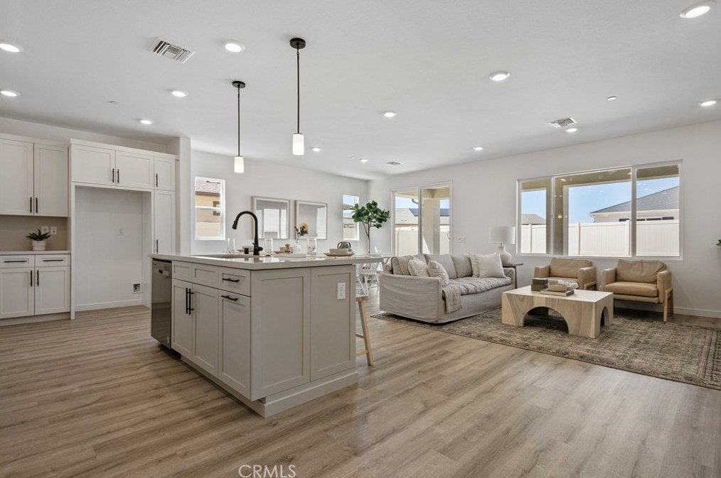 6211 Ovington St, Lancaster, CA 93536