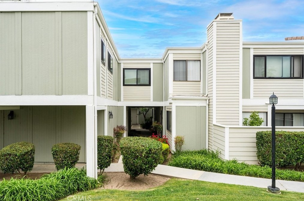 27072 Hidaway Ave #3, Santa Clarita, CA 91351