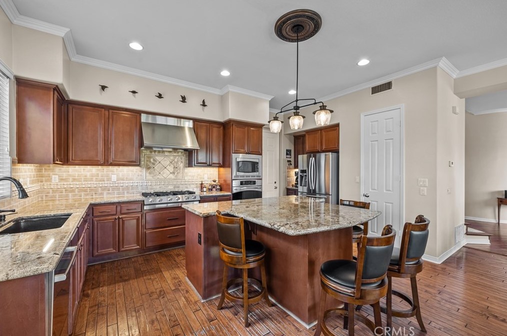 24205 English Rose Pl, Santa Clarita CA  91354-4921 exterior