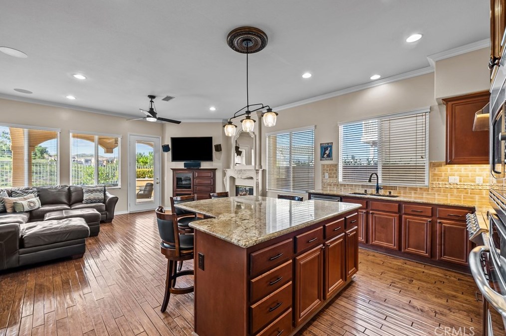 24205 English Rose Pl, Santa Clarita CA  91354-4921 exterior