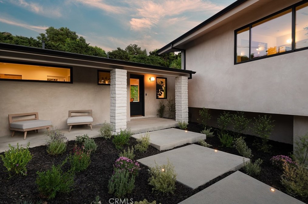 14404 Glorietta Dr, Van Nuys, CA 91423-4534