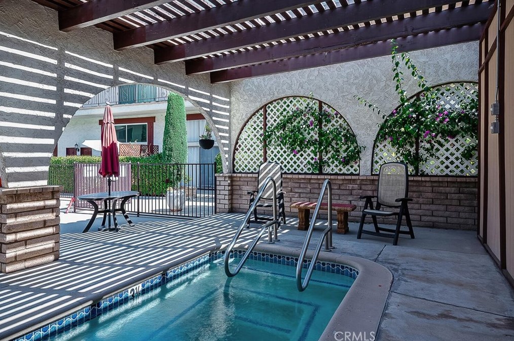 5229 Balboa Blvd, Van Nuys CA  91316-2703 exterior