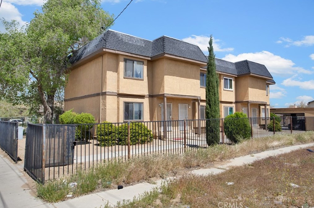 38464 10th St, Palmdale, CA 93550